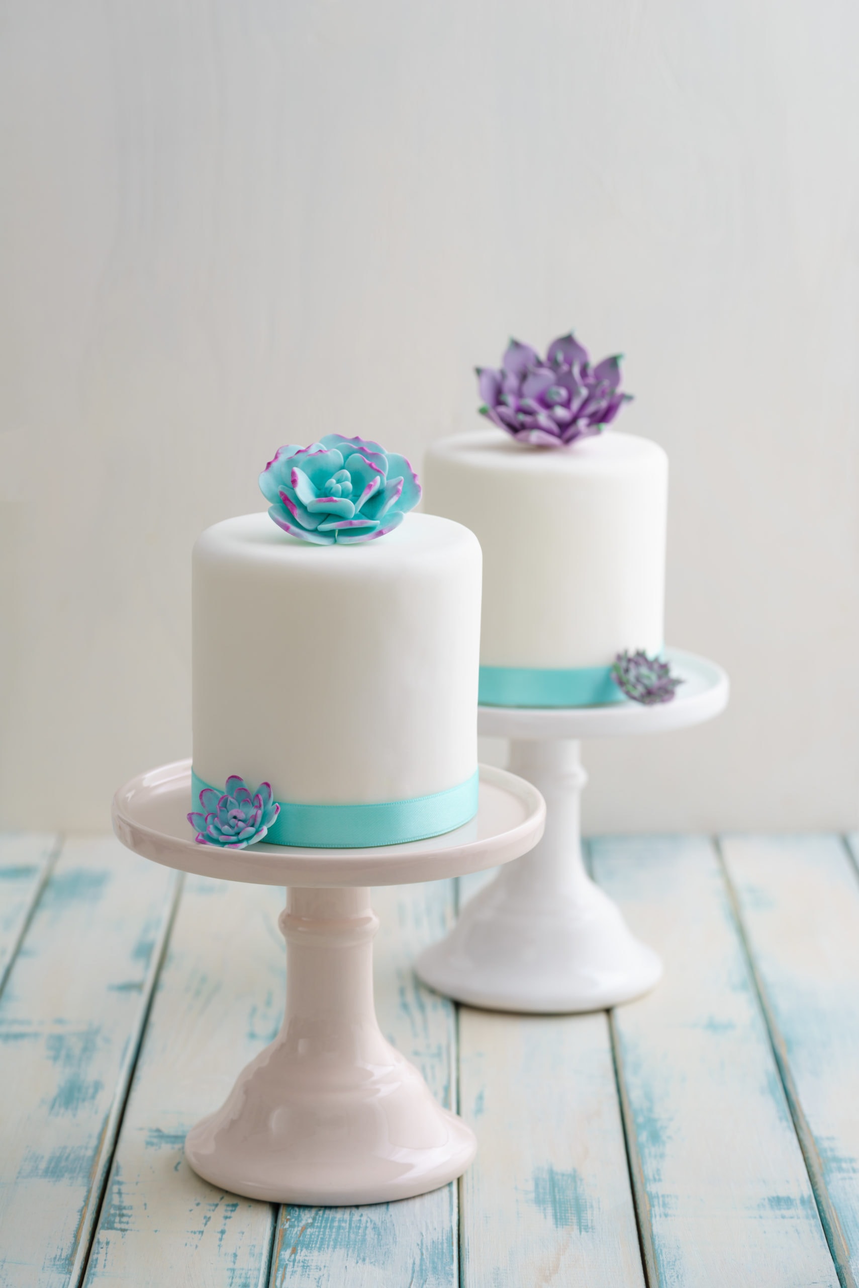 mini wedding cakes from dickerson's bakery